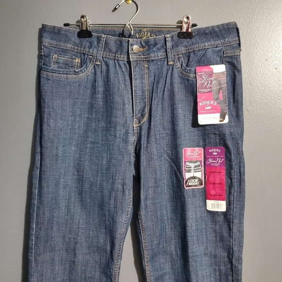 NWT Riders by Lee Womens Jeans Mid Rise Straight Leg Dark Wash Size 18 - Picture 2 of 6